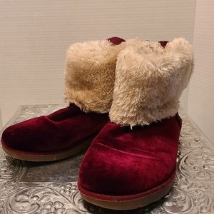 Arizona Jeans Company Woman's Itsy Burgundy Velvety Faux Fur Ankle Boots…